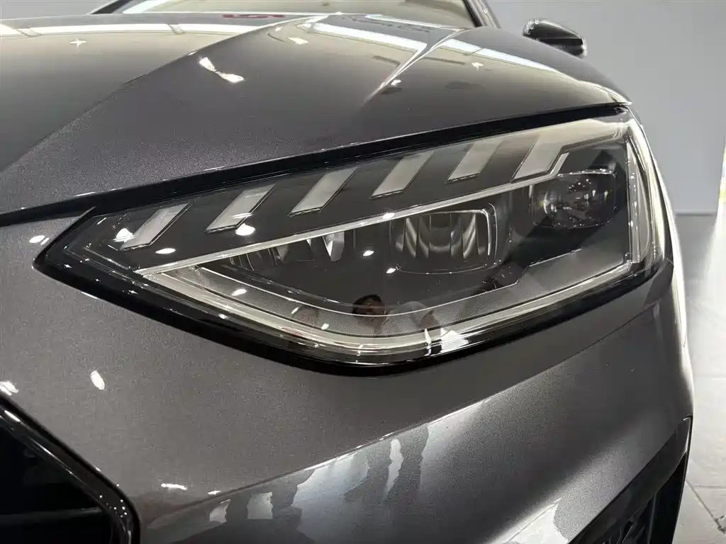 Audi A4L 2024 40 TFSI Luxury