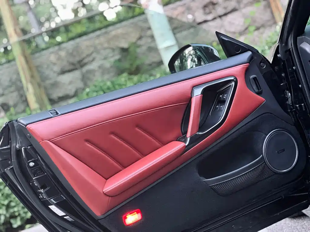 Nissan GT-R — миниатюра 4