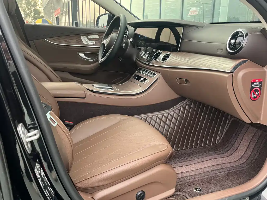 Mercedes-Benz E-Class - фото 13