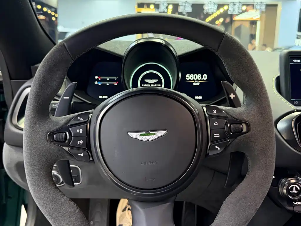Aston Martin V8 Vantage — миниатюра 11