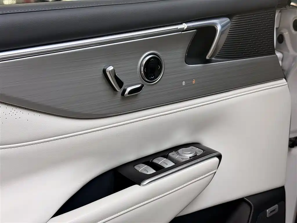 BUICK GL8 NEW ENERGY