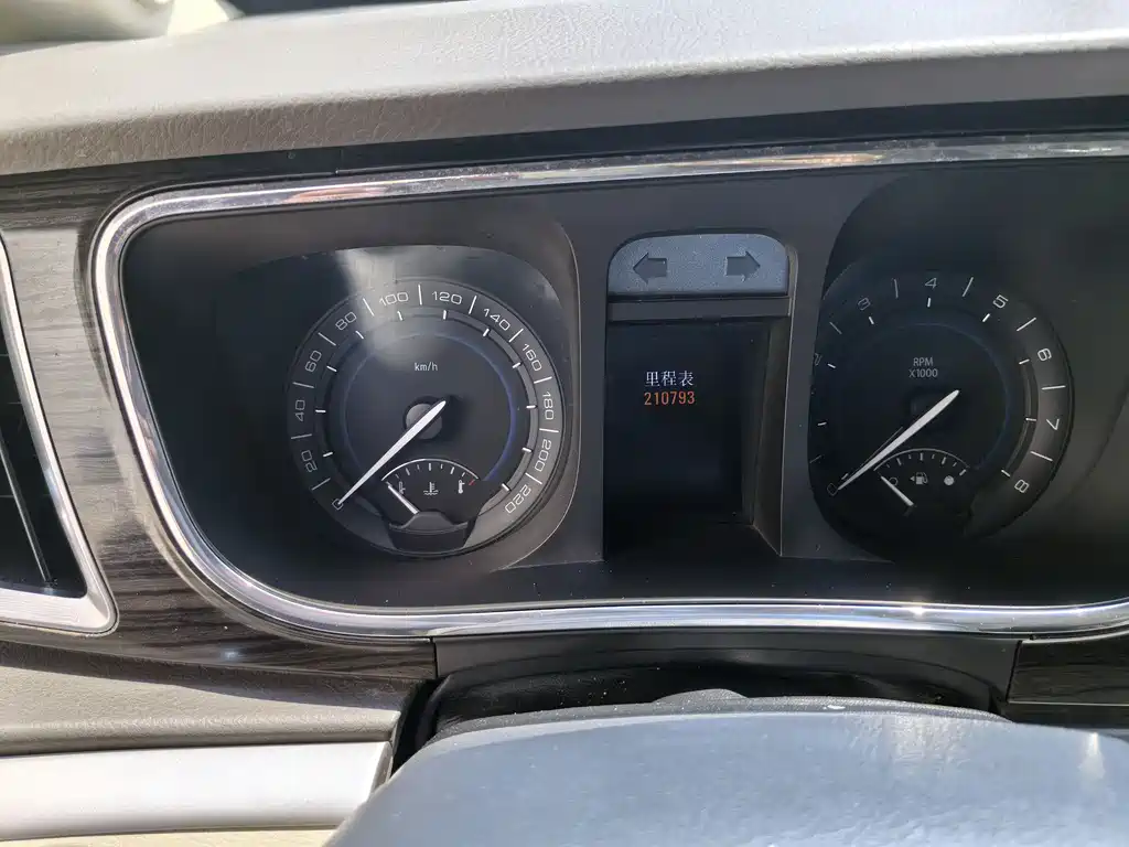 Buick GL8 2011 3.0L XT Luxury Flagship