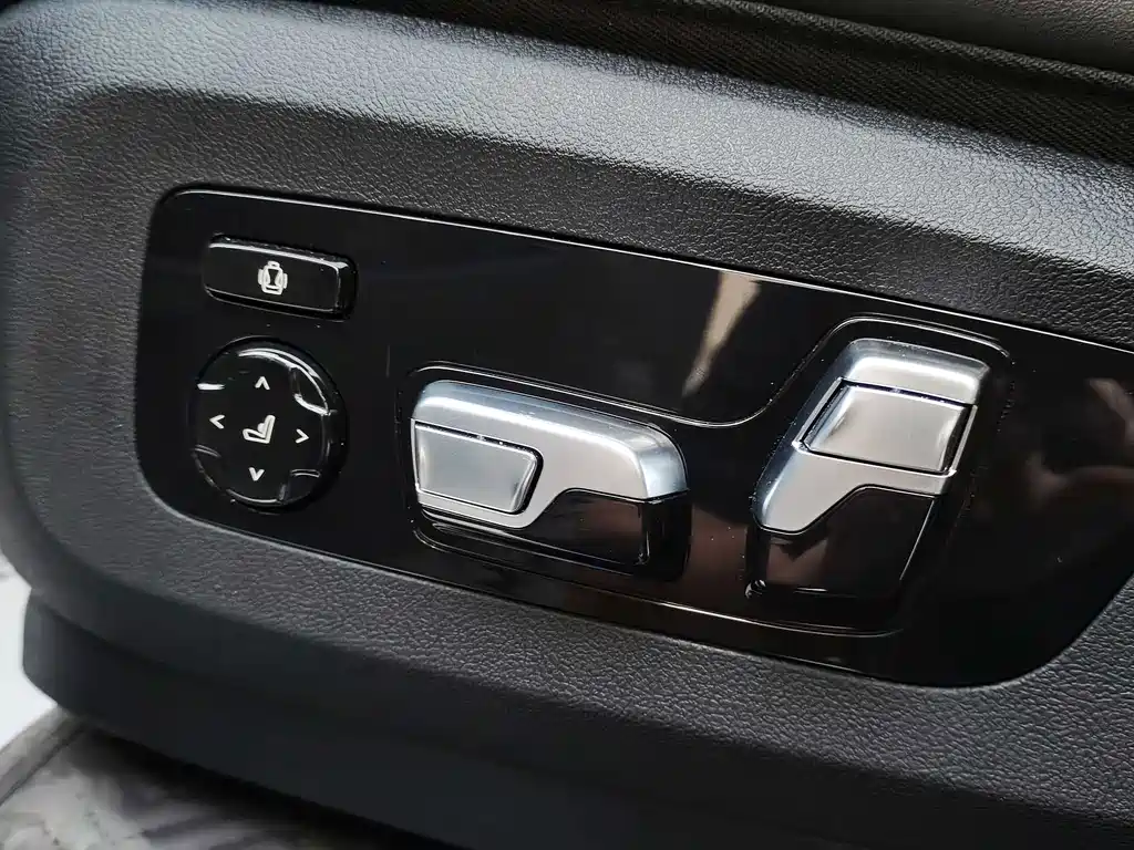 BMW XM — миниатюра 28