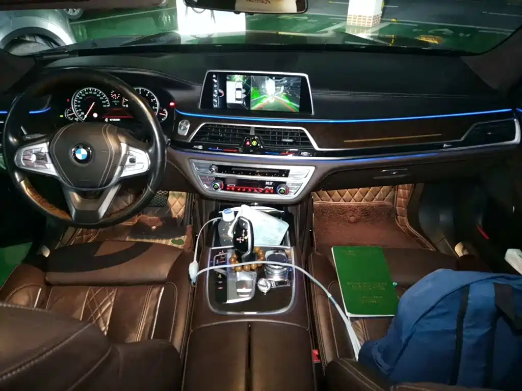 BMW 7 Series — миниатюра 13