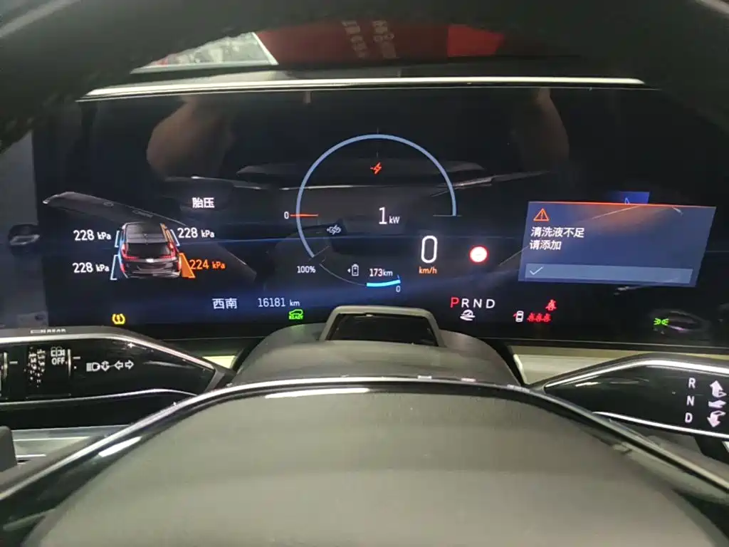 Cadillac Lyriq — миниатюра 12