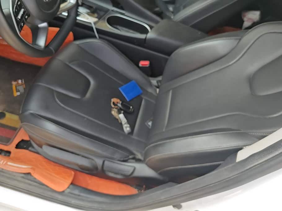 Hyundai Elantra 1.5 л 2023 г. Белый, пробег 29700 км