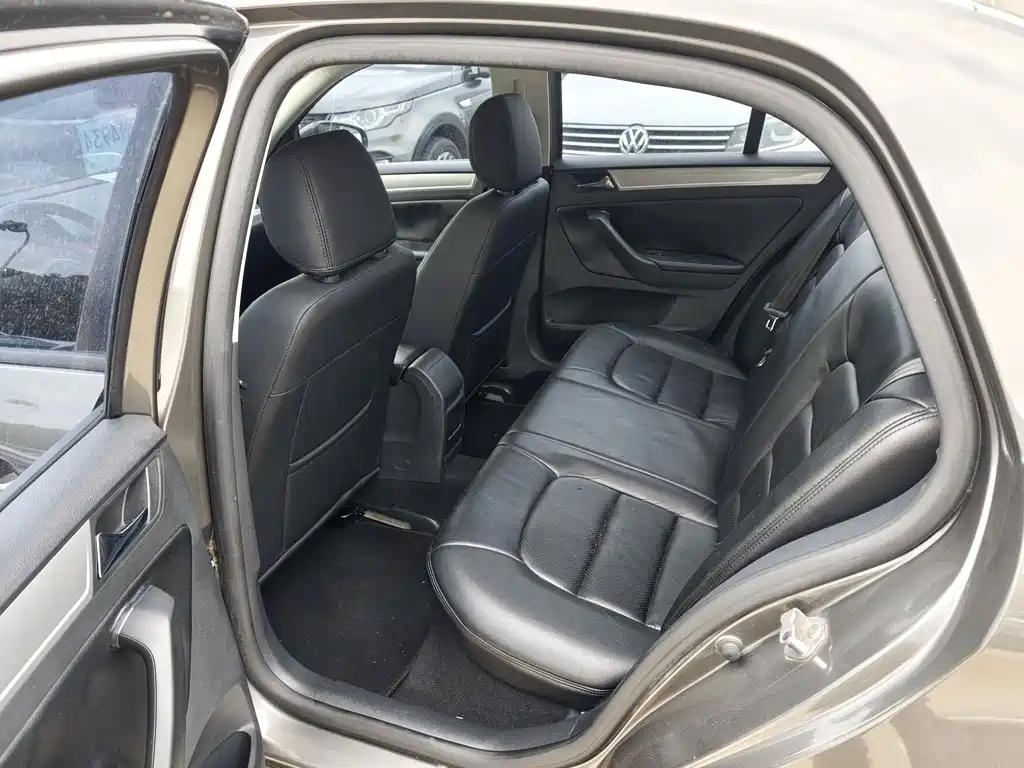 Volkswagen Bora 2013 1.6L AT Fashion