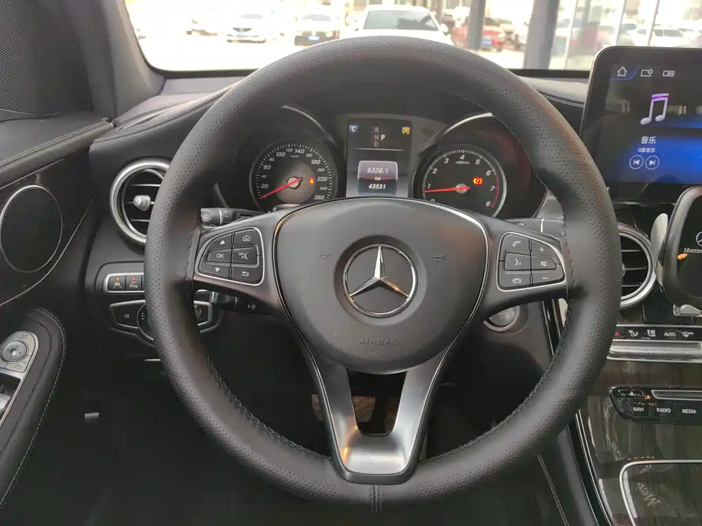 MERCEDES-BENZ GLC