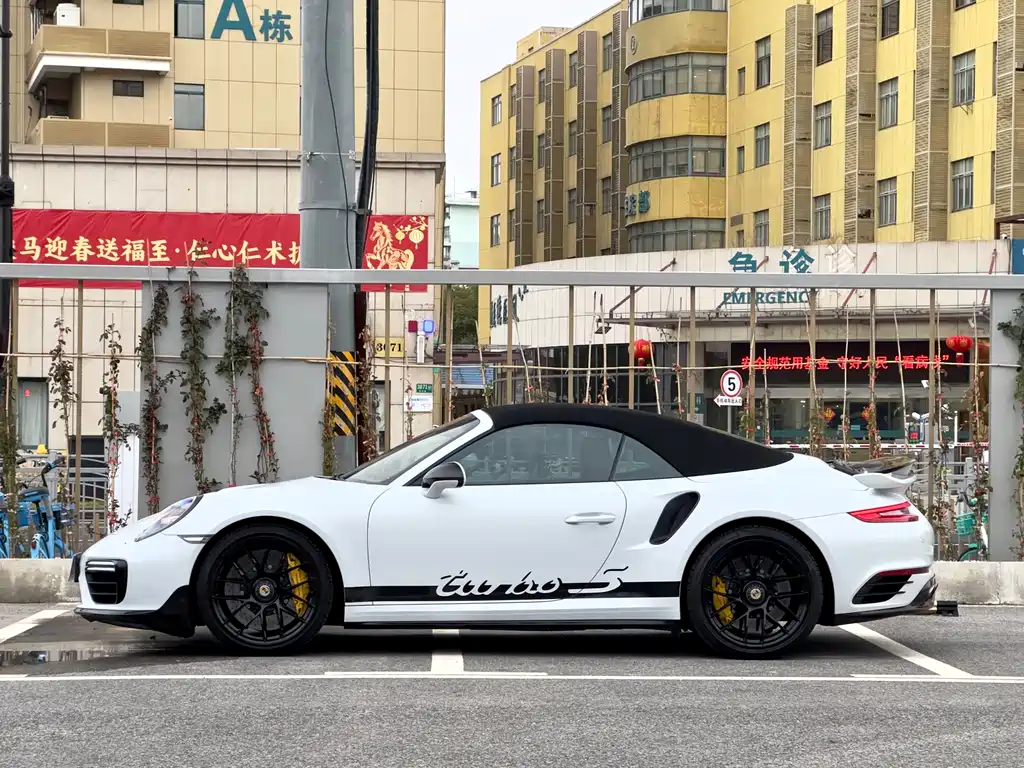PORSCHE 911