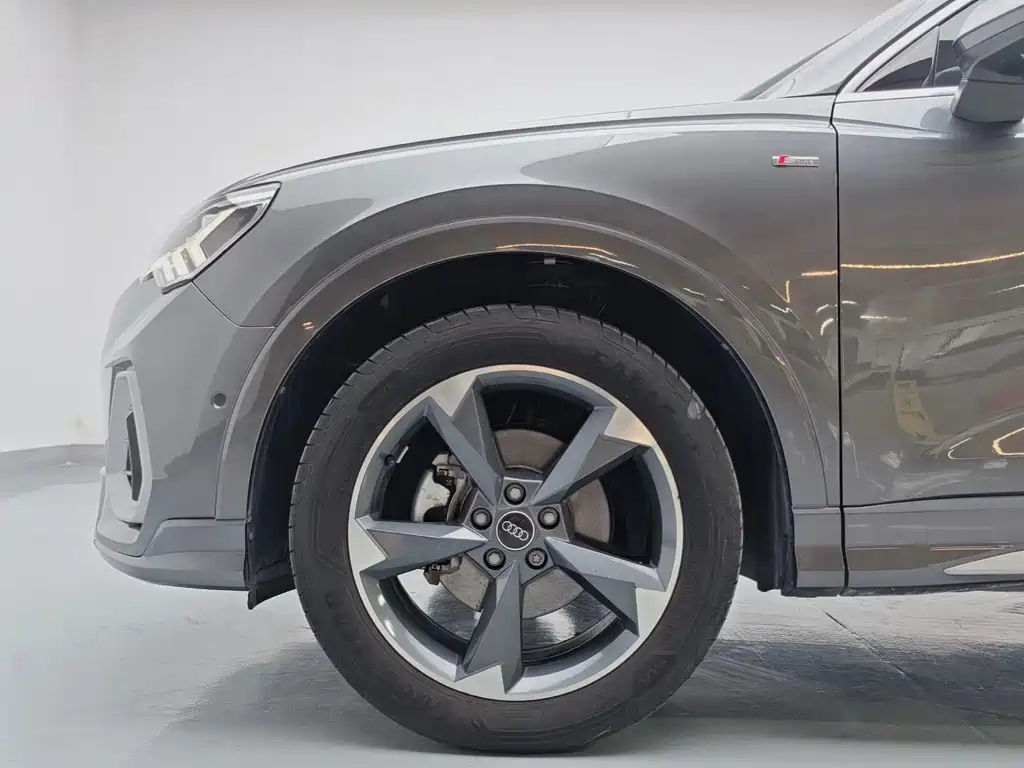 Audi Q3 2023 35 TFSI Fashion (1.4T)