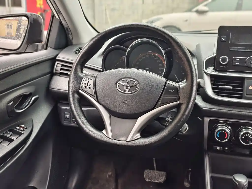 TOYOTA YARIS L ZHIXUAN