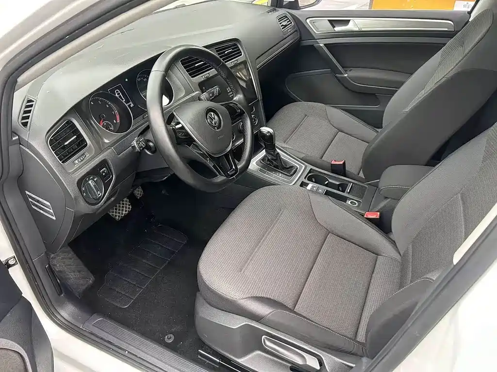 Volkswagen Golf 2016 230TSI AT Comfort