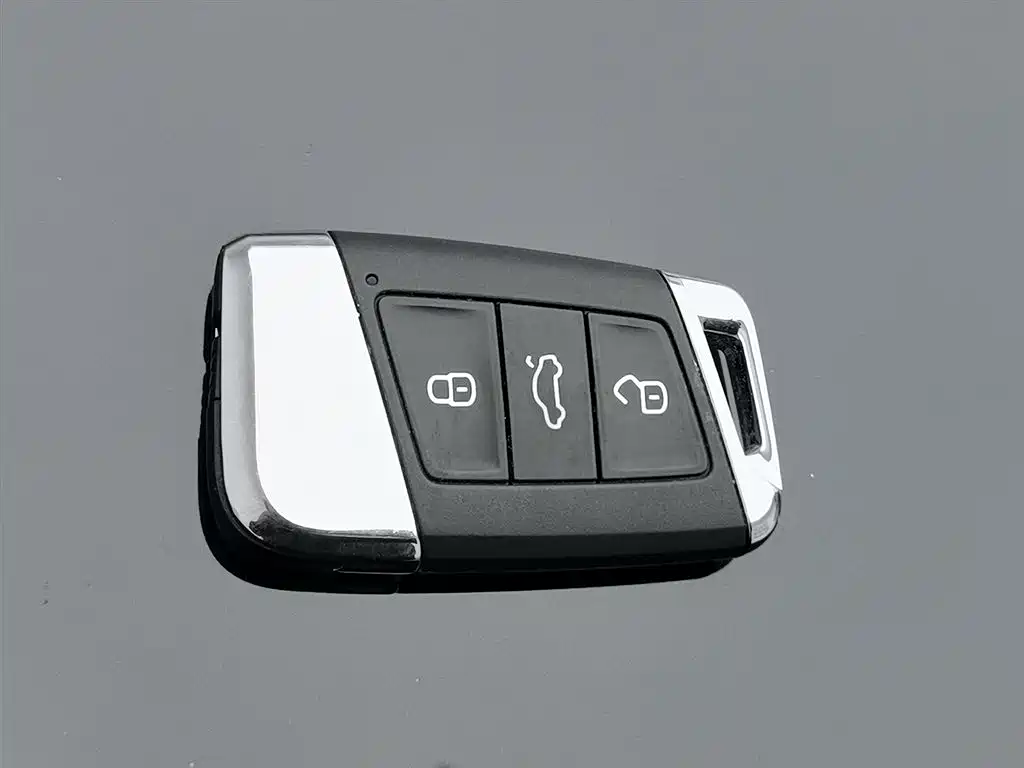 VOLKSWAGEN MAGOTAN GTE PLUG IN HYBRID