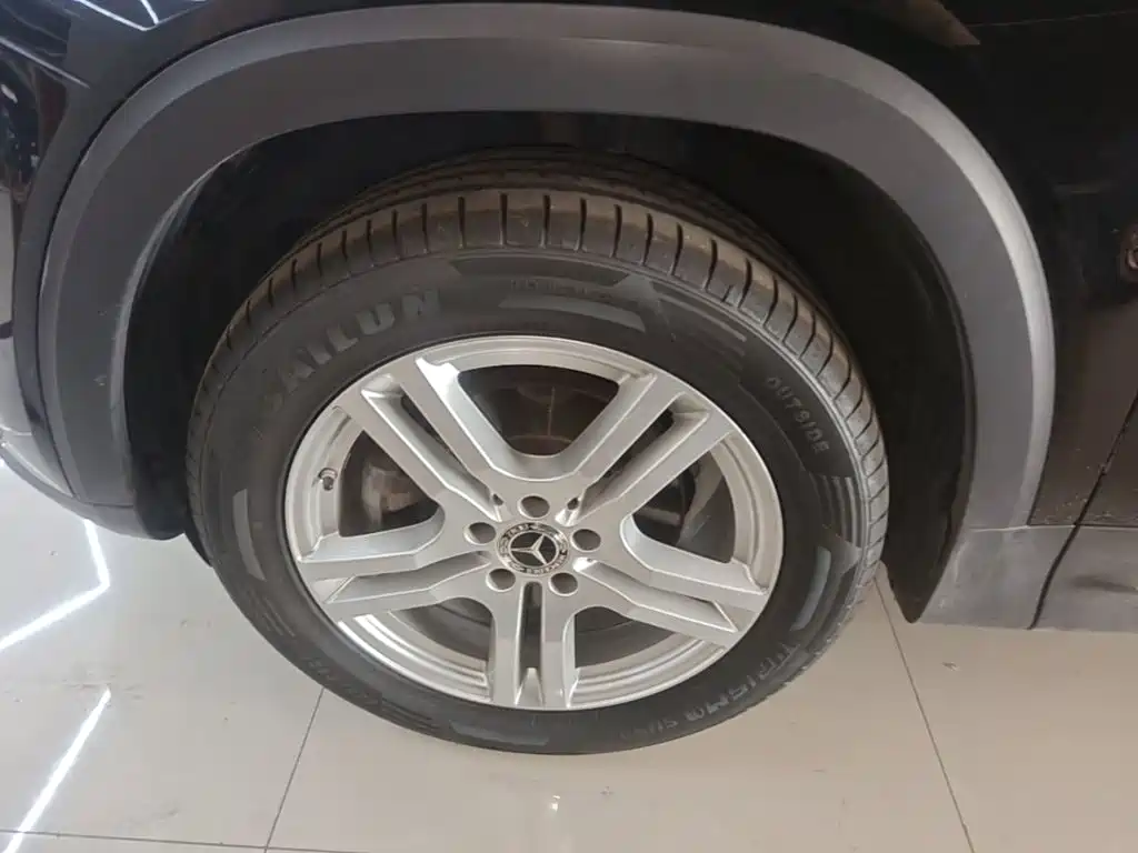 Mercedes-Benz GLB — миниатюра 23