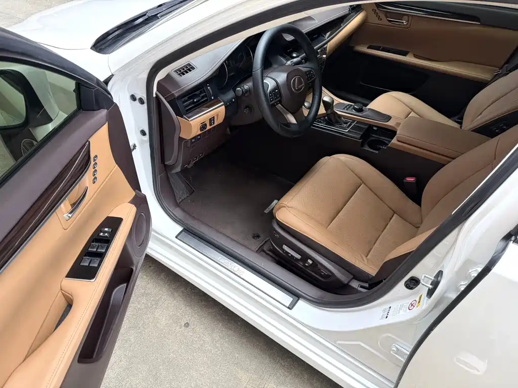 Lexus ES — миниатюра 8