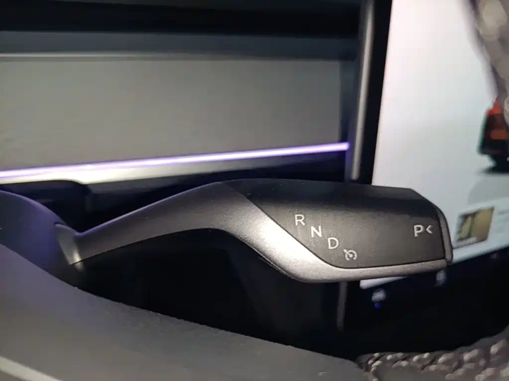 Tesla Model Y — миниатюра 14