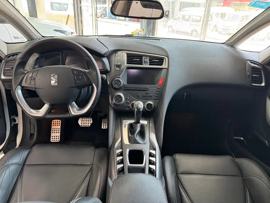 DS 5 2013 1.6T Luxury THP200