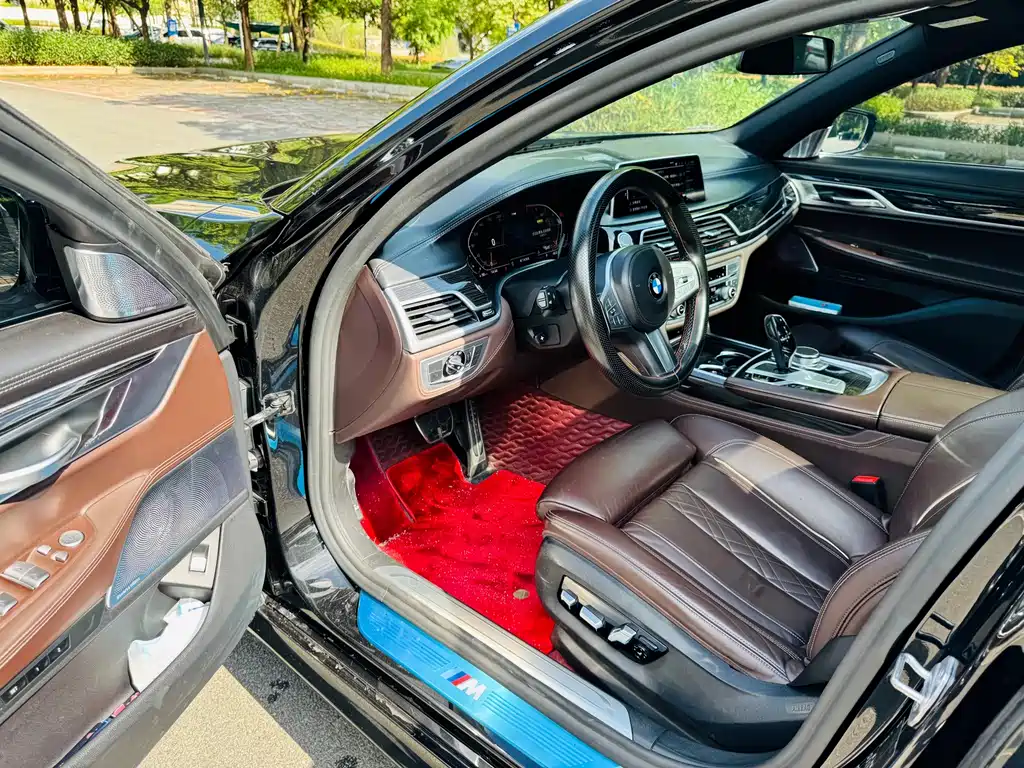 BMW 7 Series — миниатюра 4