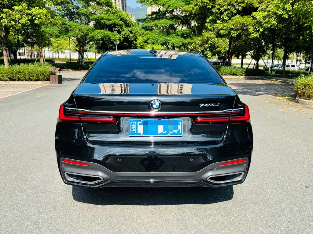 BMW 7 Series — миниатюра 8