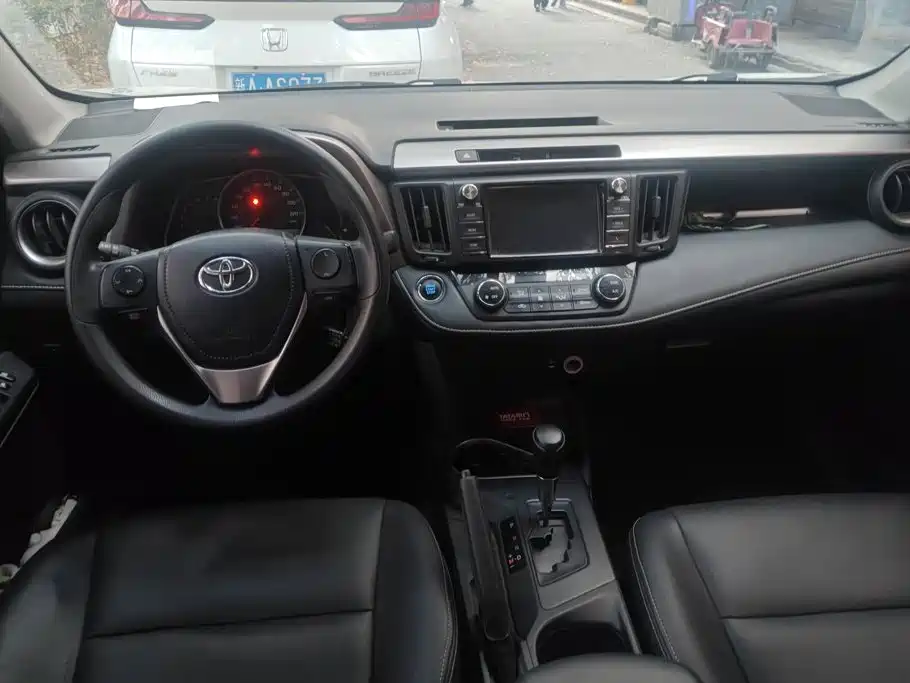 Toyota RAV4 — миниатюра 12