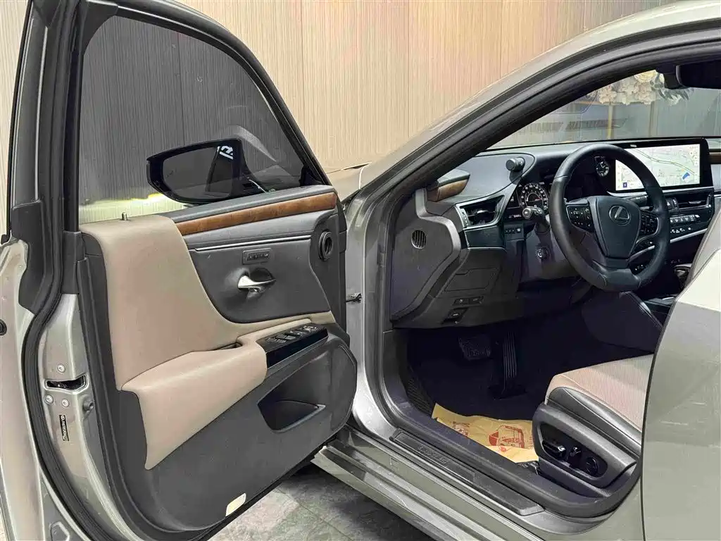 Lexus ES 2024 200 Premium
