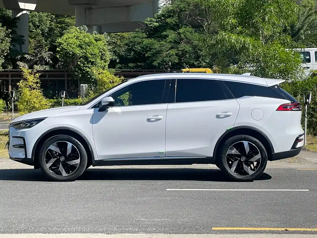BYD Tang PHEV 2023 — фото 6