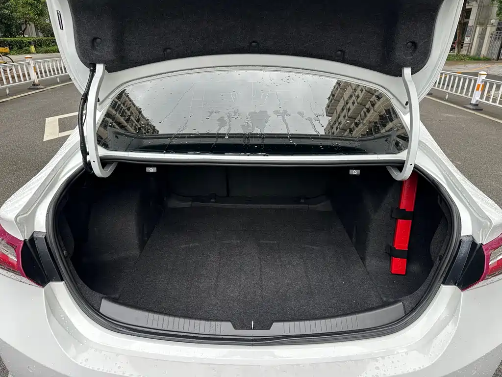 Chevrolet Malibu XL — миниатюра 11