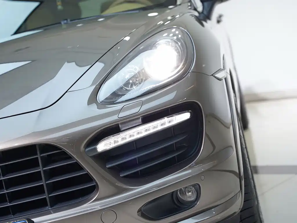 Porsche Cayenne 2012 Cayenne GTS 4.8L