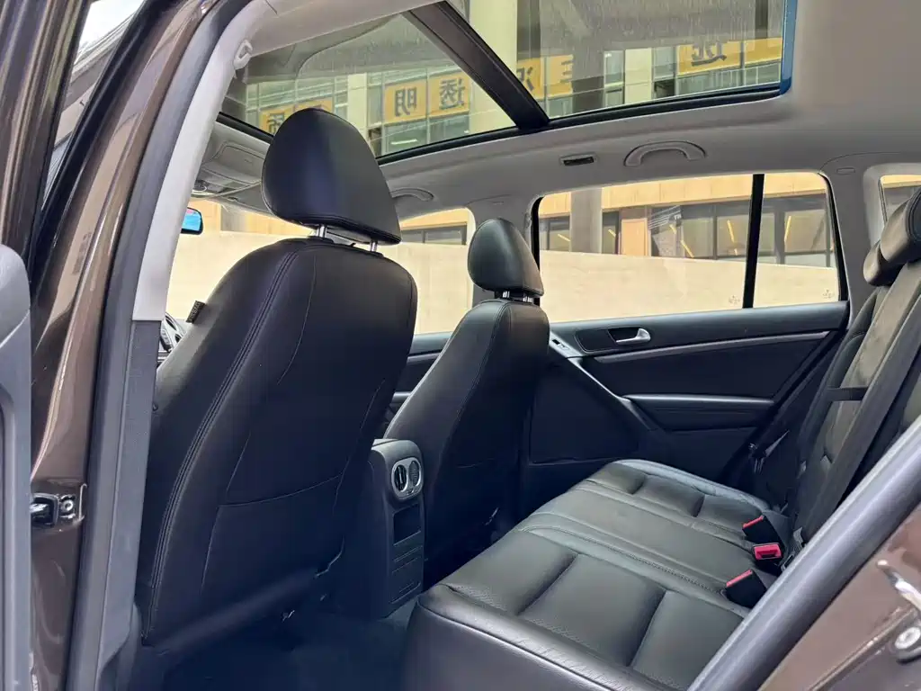 Volkswagen Tiguan 2015 1.8TSI AT Luxury
