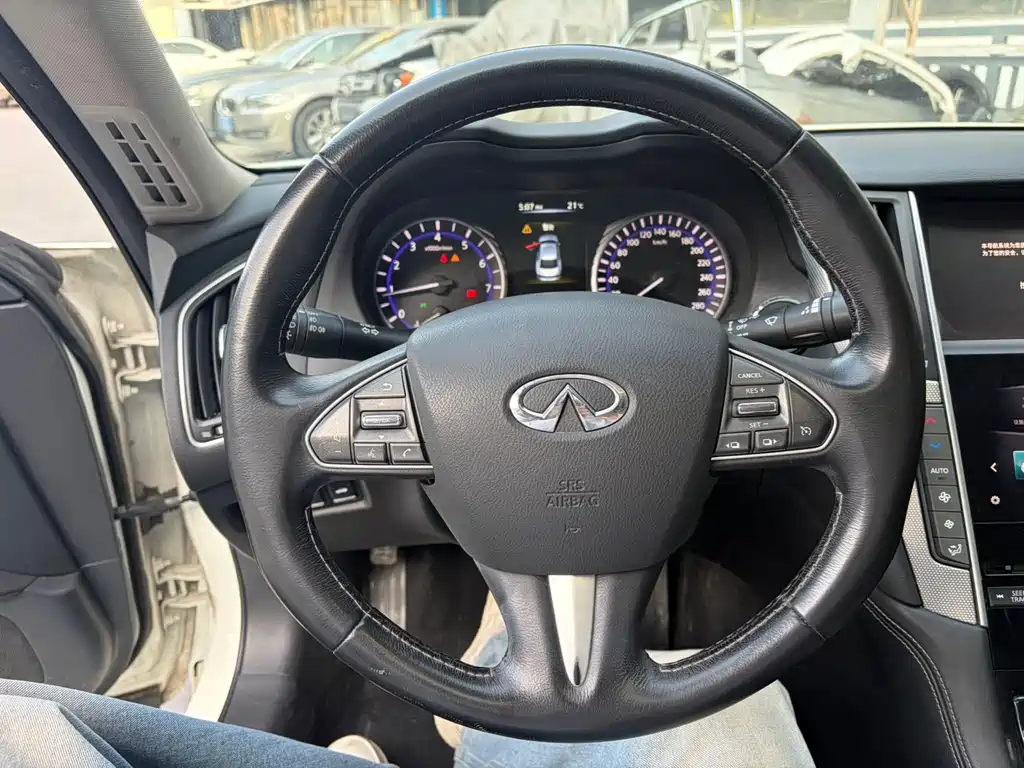 INFINITI Q50L