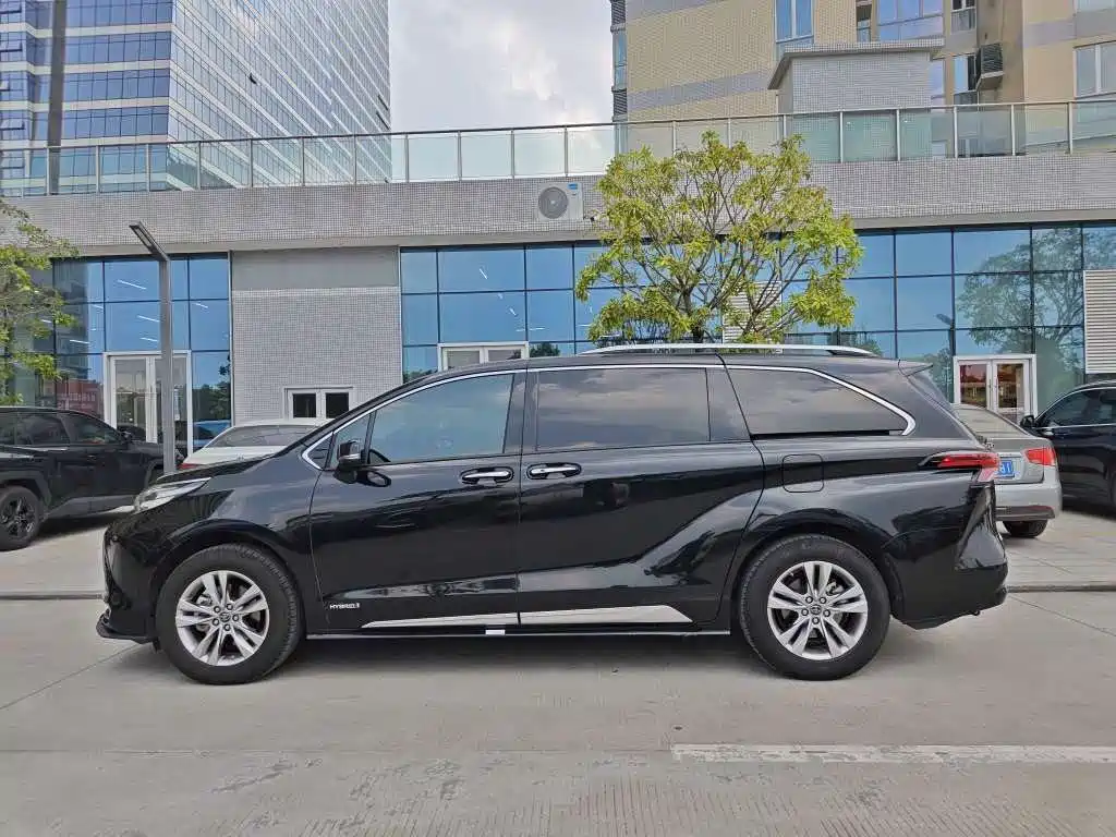 Toyota Sienna — миниатюра 3