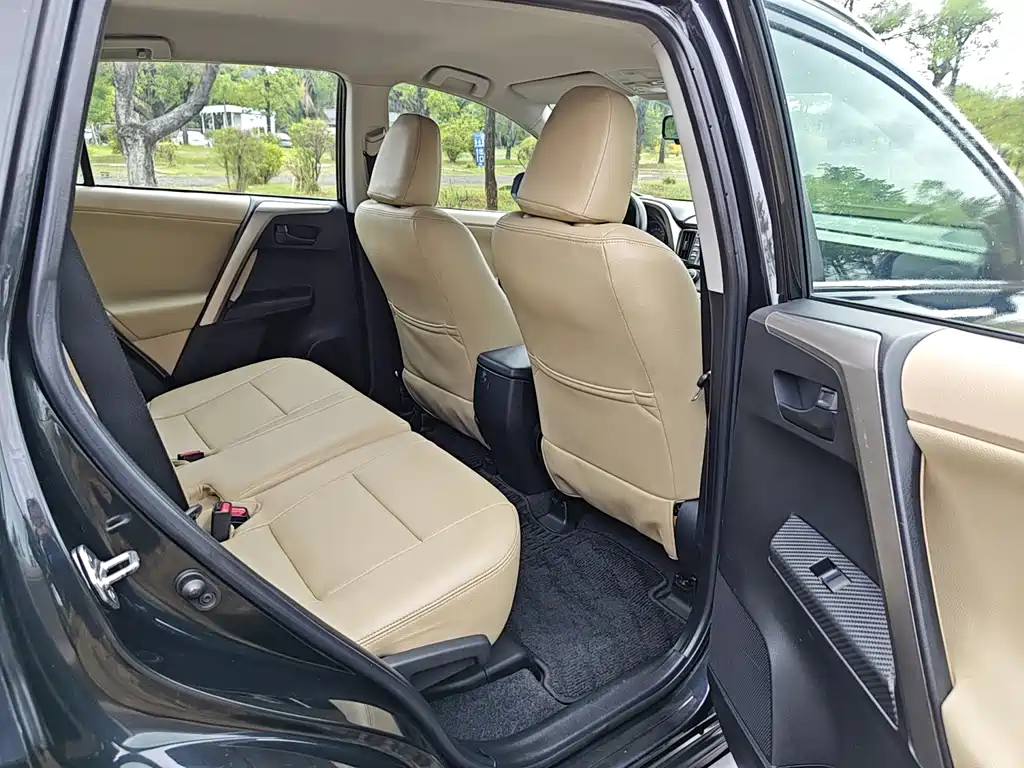 Toyota RAV4 — миниатюра 11