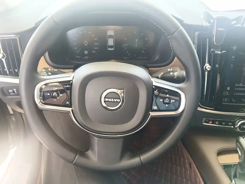 Volvo S90 — миниатюра 11