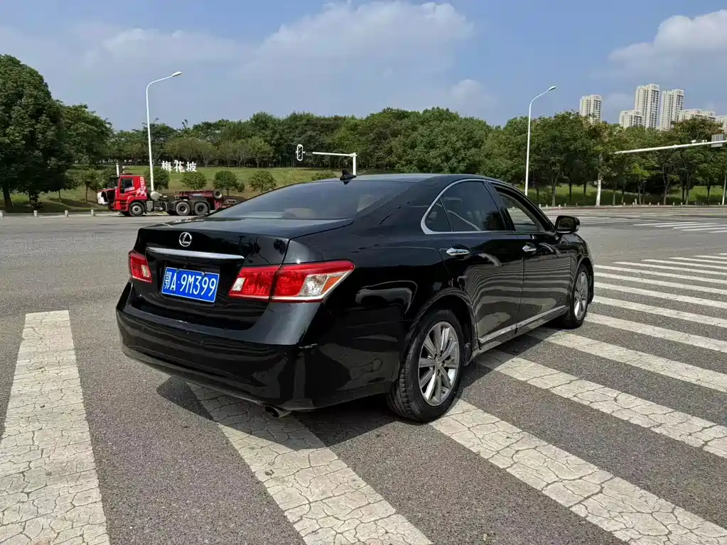 Lexus ES — миниатюра 7
