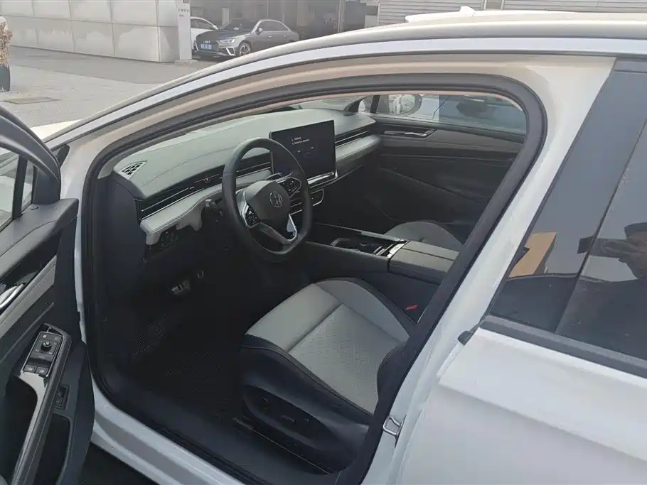 VOLKSWAGEN ID.7 VIZZION