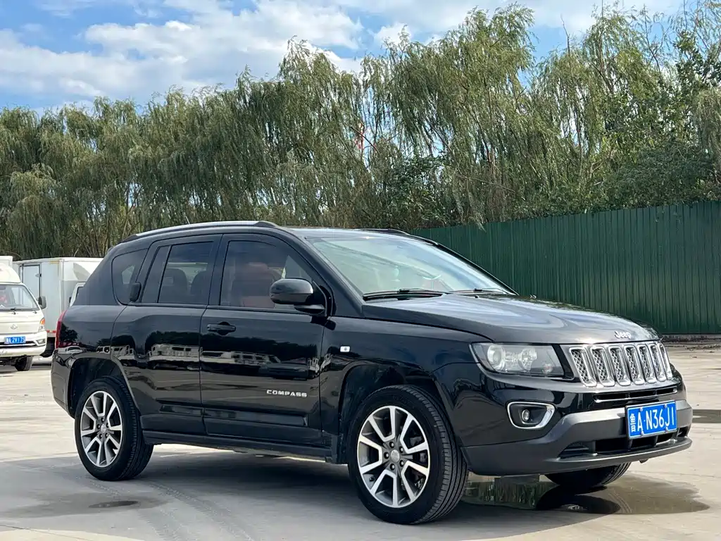 Jeep Compass (Import) — миниатюра 3