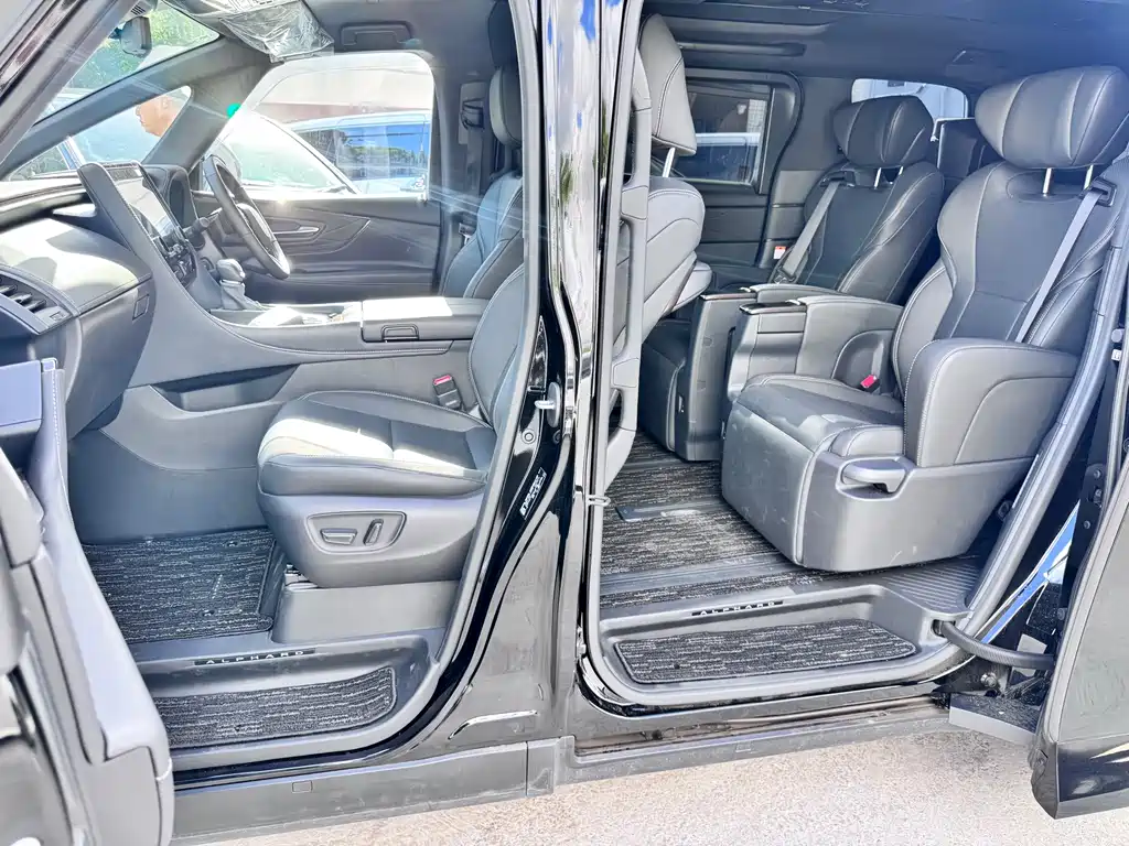 Toyota Alphard 2025 2.5L Luxury