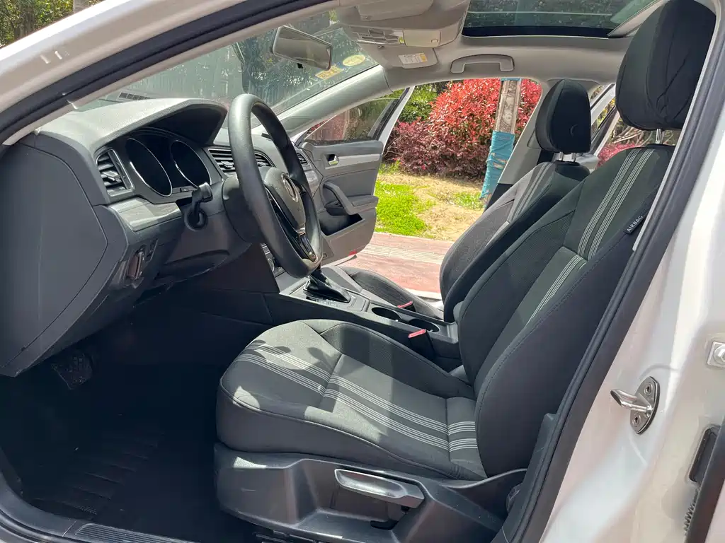 Volkswagen Lamando 2017 230TSI DSG