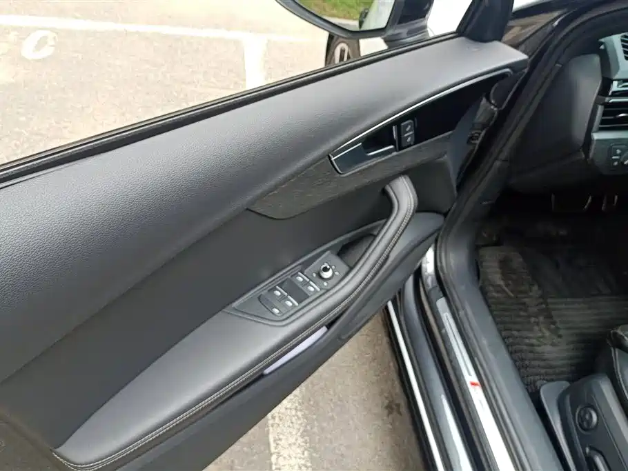 Audi A4L 2023 40 TFSI Luxury