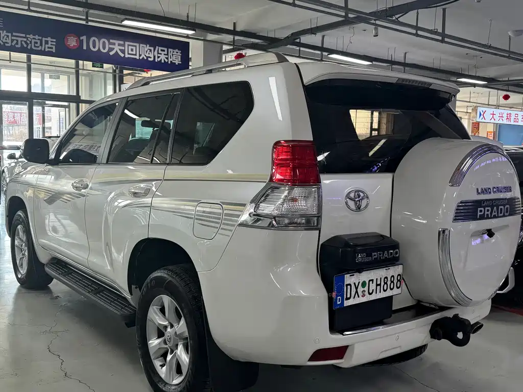 Toyota Land Cruiser Prado 2010 2.7L AT Luxury