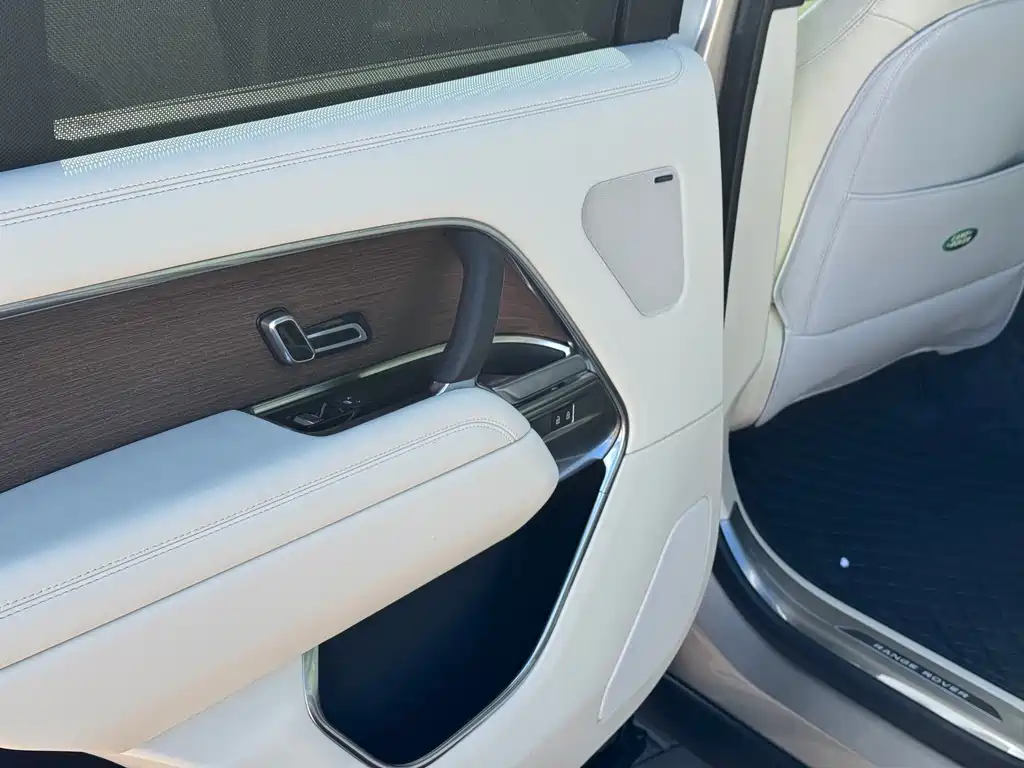 Land Rover Range Rover — миниатюра 10