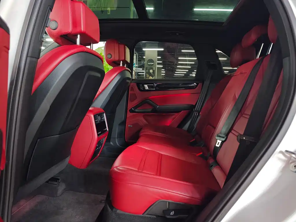 Porsche Cayenne — миниатюра 8