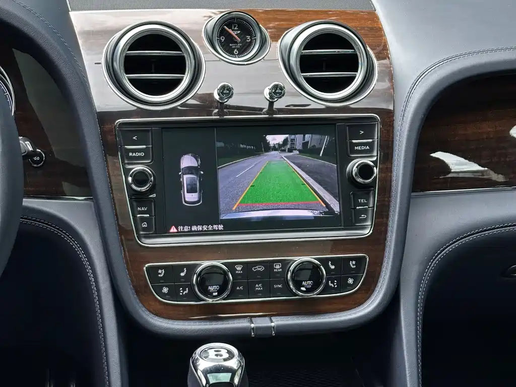 Bentley Bentayga — миниатюра 21