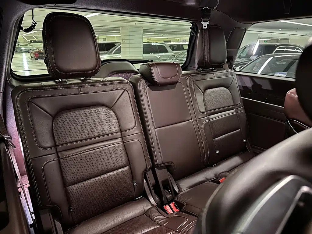 Lincoln Navigator — миниатюра 17