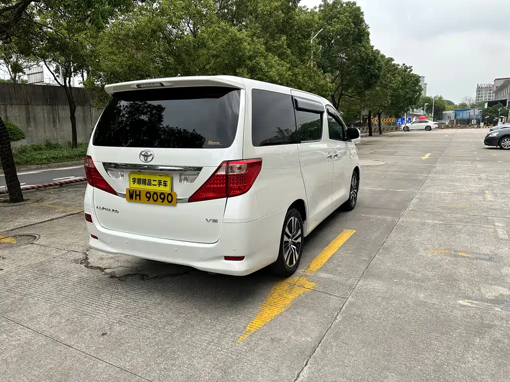 Toyota Alphard 2011 3.5L Luxury