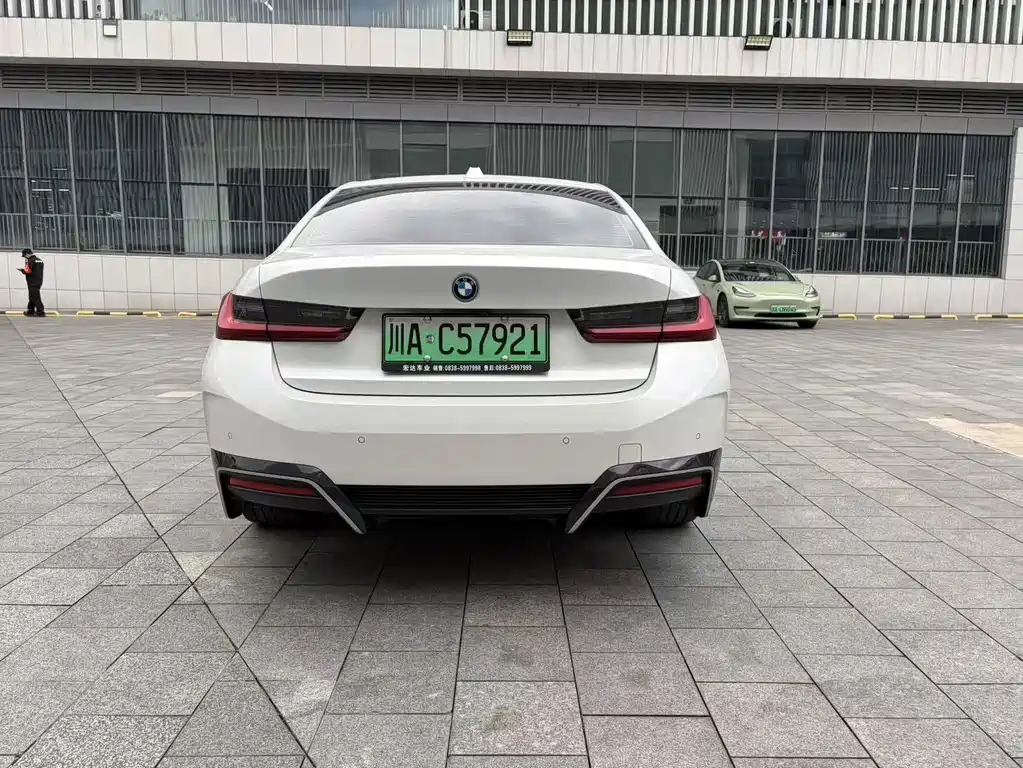 BMW i3 — миниатюра 11