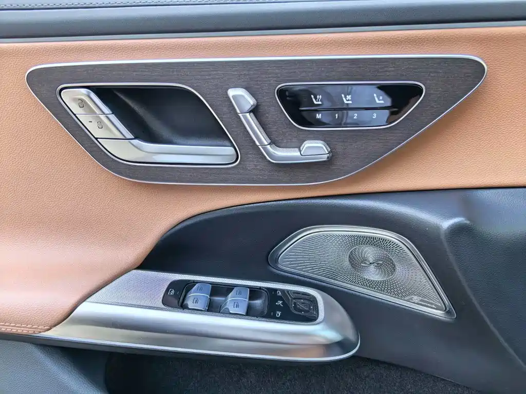 Mercedes-Benz E-Class — миниатюра 4