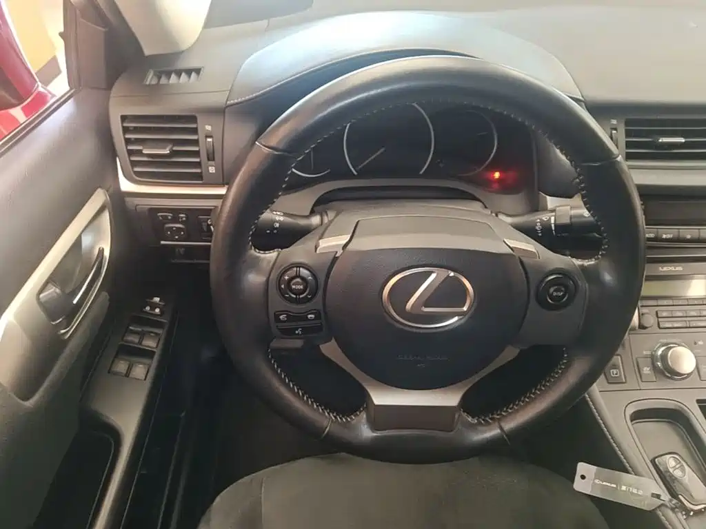 Lexus CT — миниатюра 15
