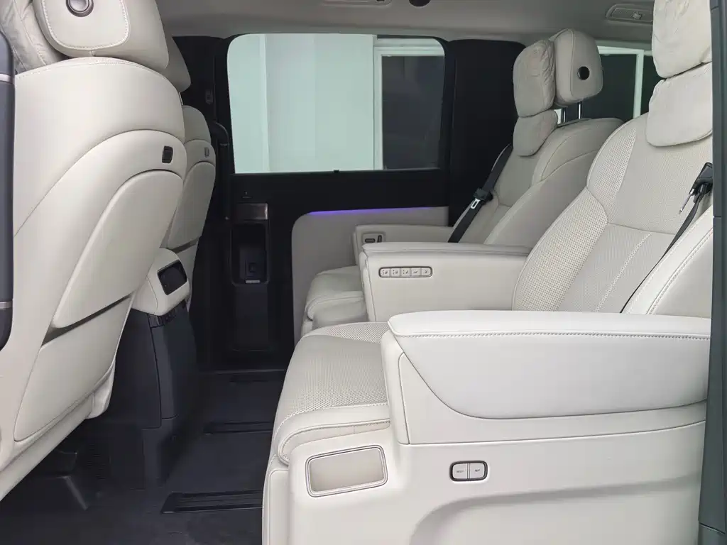 Li Auto MEGA 2025 Home