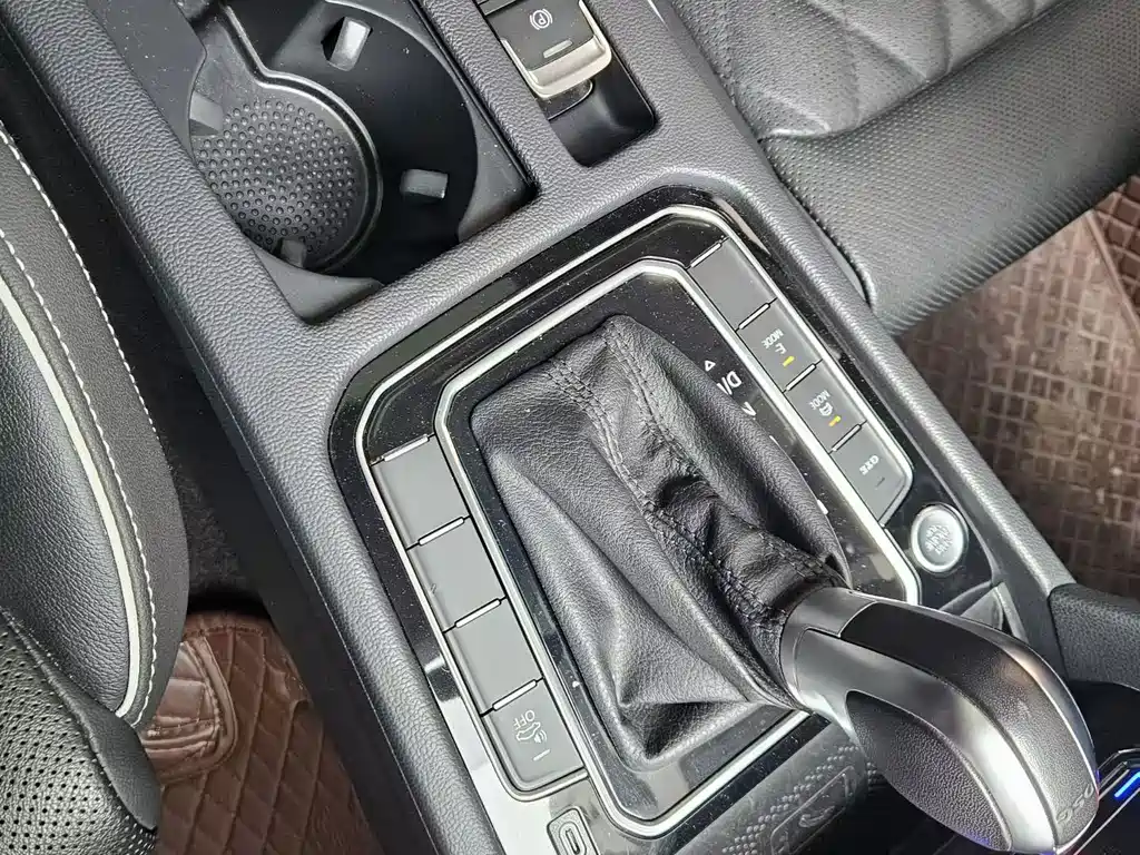 VOLKSWAGEN MAGOTAN GTE PLUG IN HYBRID